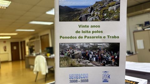 Portada da publicaci�n editada polo Semescom con motivo destes 20 anos de loita
