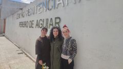 Luc�a Lavandeira, pedagoga de la Fundaci�n �rguete entre Laura y Sara, fundadoras de Malaka Studio y Tessa Jewelry, que dirigieron el taller de joyer�a en la c�rcel de O Pereiro