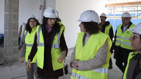 La conselleira de Vivienda, María Martínez Allegue, y la alcaldesa de Santiago, Goretti Sanmartín