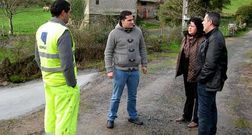 Concejales y t�cnicos, ayer en el arranque de las obras en Taboada.