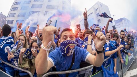 As� fue el emocionante recibimiento al autob�s del Real Oviedo antes del choque ante el Mirand�s