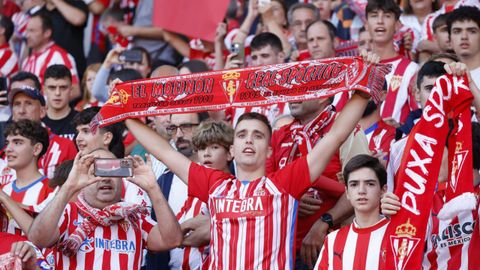 Derbi asturiano entre el Real Sporting de Gijon y el Real Oviedo en El Molin�n