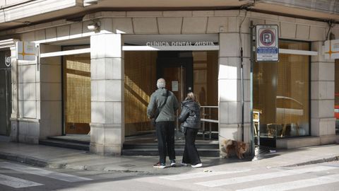  Fachada principal de la clínica dental de Alcira.