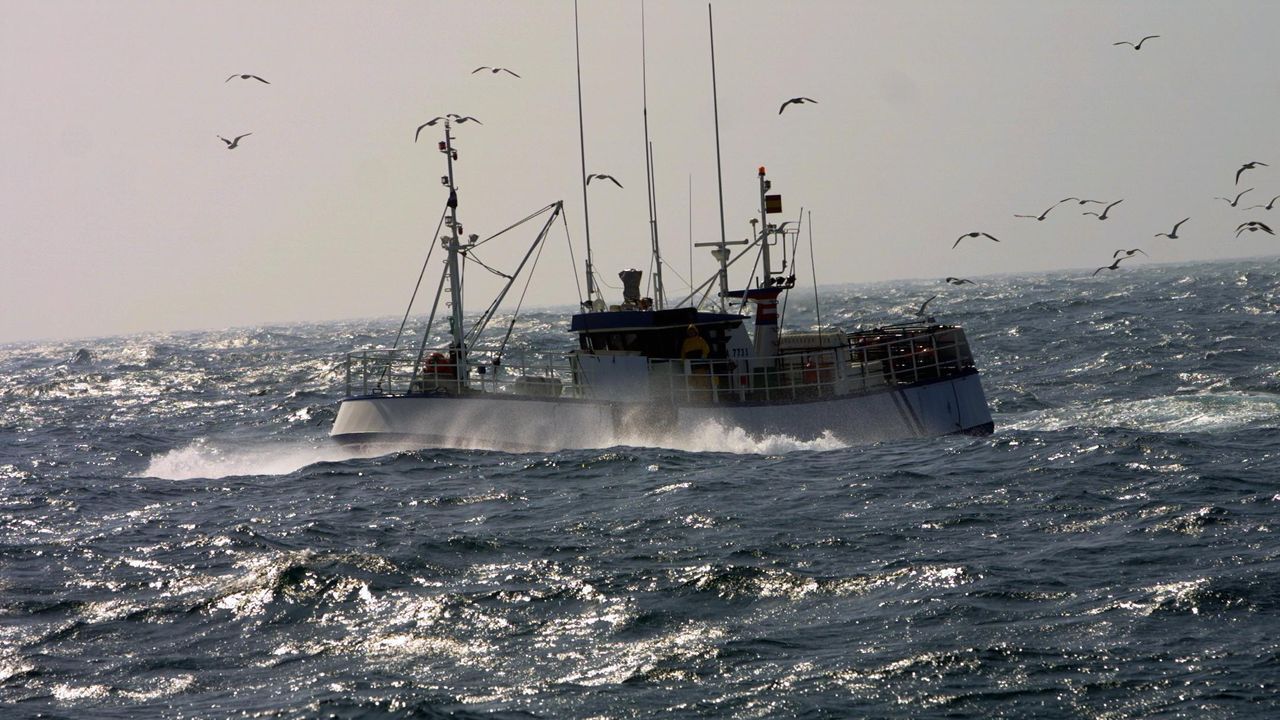 Galicia ofrece 33 euros por día a barcos que enrolen un alumno de náutico-pesquera