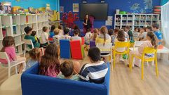Mar�a Canosa, durante o seu encontro con escolares do CEIP de Cai�n 