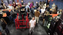 Lucio, en el centro, de blanco, en la reinauguraci�n de LM Sports & Fitness