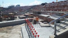 Obras de cimentaci�n del jard�n que servir� de acceso a la Praza do Mar, en Sanxenxo