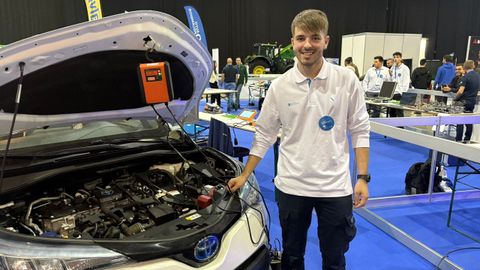 Marcos Gonzlez, alumno del CIFP Ferrolterra que compite en la especialidad de Tecnologa del automvil