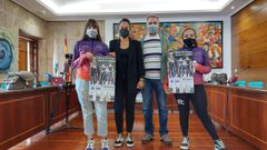 La concejala carballi�esa Silvia Baranda y el presidente del Club Aehde presentaron la Copa Galega de grupos show junto a dos deportistas