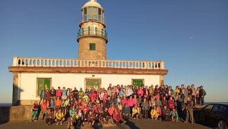 M�s de un centenar de peregrinos de Huesca partieron desde el faro de Corrubedo
