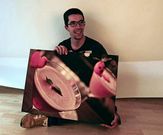 Cristian alterna la fotograf�a con su trabajo de camarero. 