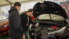 Primera feria de coches en Ribeira