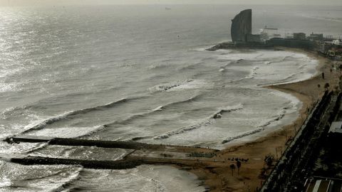 Vista de pjaro de la playa en la Ciudad Condal.