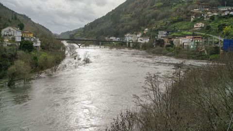 El r�o Mi�o en Os Peares