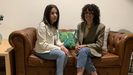 Jessica Moledo, a la izquierda, madre de un nio que acude a atencin temprana, y Silvia Rodrguez, la terapeuta ocupacional que lo atiende