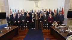 Tras el pleno, hubo foto de familia presidida ya por Carmela L�pez