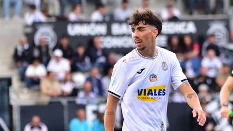 Alejandro S�nchez tiene 23 a�os, es sevillano, juega de extremo o mediapunta y procede de la UB Conquense.