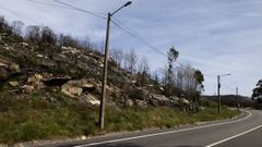 Las secuelas de los fuegos en la parroquia de Cospindo, Ponteceso, son todav&iacute;a muy visibles desde la carretera que enlaza con Corme y Corme Aldea.