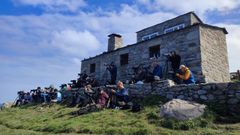 Pajareros en el observatorio ornitolgico de Estaca de Bares