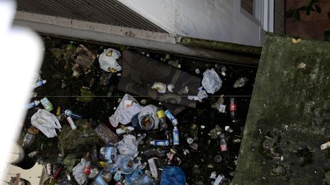 Vecinos del inmueble de al lado denuncian suciedad en su patio interior 