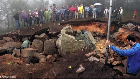 Excavaciones en el dolmen de la Cobertoria (Salas) 