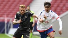 Aaron Fede Valverde Real Oviedo Rayo Majadahonda Wanda Metropolitano.Aar�n ��guez y Fede Valverde pugnan por un esf�rico