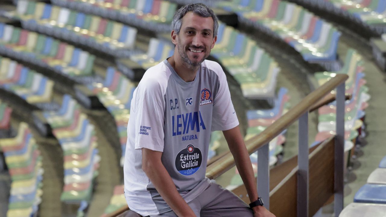 Carlos Penedo, entrenador ayudante del Leyma Coruña: «El primer día parecía que los de fuera éramos nosotros y no los jugadores»