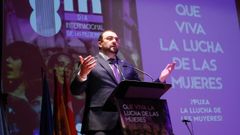 El presidente del Principado, Adri�n Barb�n, en el acto institucional del D�a Internacional de las Mujeres 2022, celebrado en la Casa de la Cultura de Morea/Moreda, en Aller