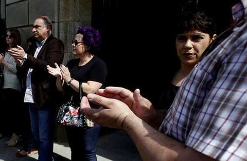 Los socialistas se ven obligados a remodelar su grupo por el �desliz� de Cami�o en Facebook.