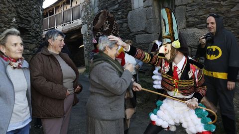 Os felos percorren Maceda.A comitiva co personaxe do entroido visita os pobos do municipio e a Serra de San Mamede