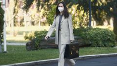 La ministra de Derechos Sociales y Agenda 2030, Ione Belarra, a su llegada hoy para la tradicional foto de familia del Ejecutivo en la escalinata de la Moncloa