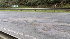 Hay tramos de la N-640 a su paso por A Pastoriza que presentan un mal estado