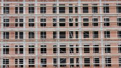 Fotografa de archivo de un edificio de viviendas en construccin