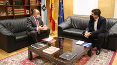 Reuni�n del delegado de la Xunta, Gabriel Al�n, con el presidente de los empresarios de San Cibrao, Jos� Antonio Rodr�guez