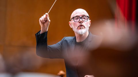 Baldur Br�nnimann dirigir� a la Real Filharmon�a en el concierto inaugural de la temporada.