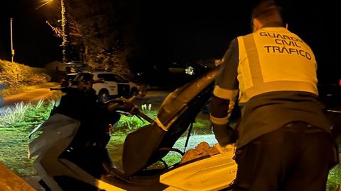 La Guardia Civil, inspeccionando la zona del siniestro mortal en Coir�s de Arriba