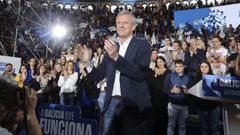 El PP llena la plaza de toros de Pontevedra para arropar a Alfonso Rueda