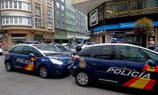 Coches de polic�a tras un robo cometido en la calle Comandante Barja. 