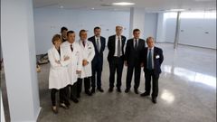 Parte de los equipos de la Conseller�a de Sanidade y de Povisa, en una visita al hospital
