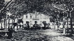 El paseo del jard�n de Ravella, flanqueado por los j�venes pl�tanos, en alg�n momento entre 1900 y 1907