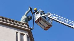 Ca�da de un trozo del arco de Teucro