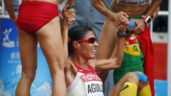 Aguilar, ayudada despu�s de ruzar la meta en Pek�n