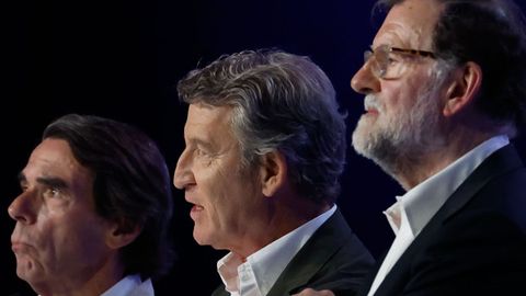 Aznar, Feijoo y Rajoy, durante su intervención en el congreso popular.