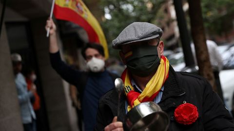 Decenas de personas han participado, por sexto d�a consecutivo, en las protestas contra el Gobierno en la calle N��ez de Balboa