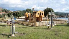 Parque infantil de O Sardi�eiro, en Fisterra.