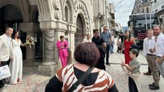 La radiante novia lleg� feliz en un cami�n nupcial.