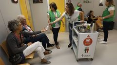 El Carrito Don Amable, uno de los servicios dirigidos a enfermos de c�ncer y familiares que ofrece en el Hospital P�blico da Mari�a, en Burela, la Asociaci�n Espa�ola de Lucha Contra el C�ncer