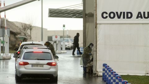 El autodiagnóstico, los test sin cita previa y las visitas a atención primaria se complementan con la realización de pruebas PCR en el covid auto