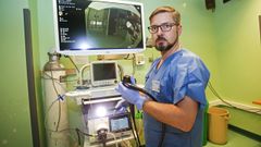 Enrique Gonz�lez de la Ballina, digest�logo del Chop, subraya la importancia de participar en el programa de cribado de c�ncer de colon