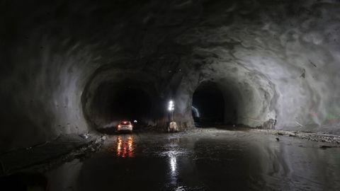 Obras de los tneles del tren al puerto exterior, en la imagen la caverna en la que se juntan los pasadizos